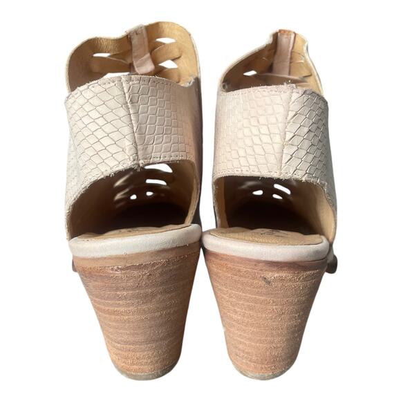 Free People Far Hills Leather Cut Out Ankle Boots in Natural Size 8 NEW - Picture 7 of 8